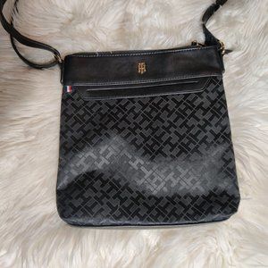 💥 NWOT Tommy Hilfiger Crossbody Bag 🎇
